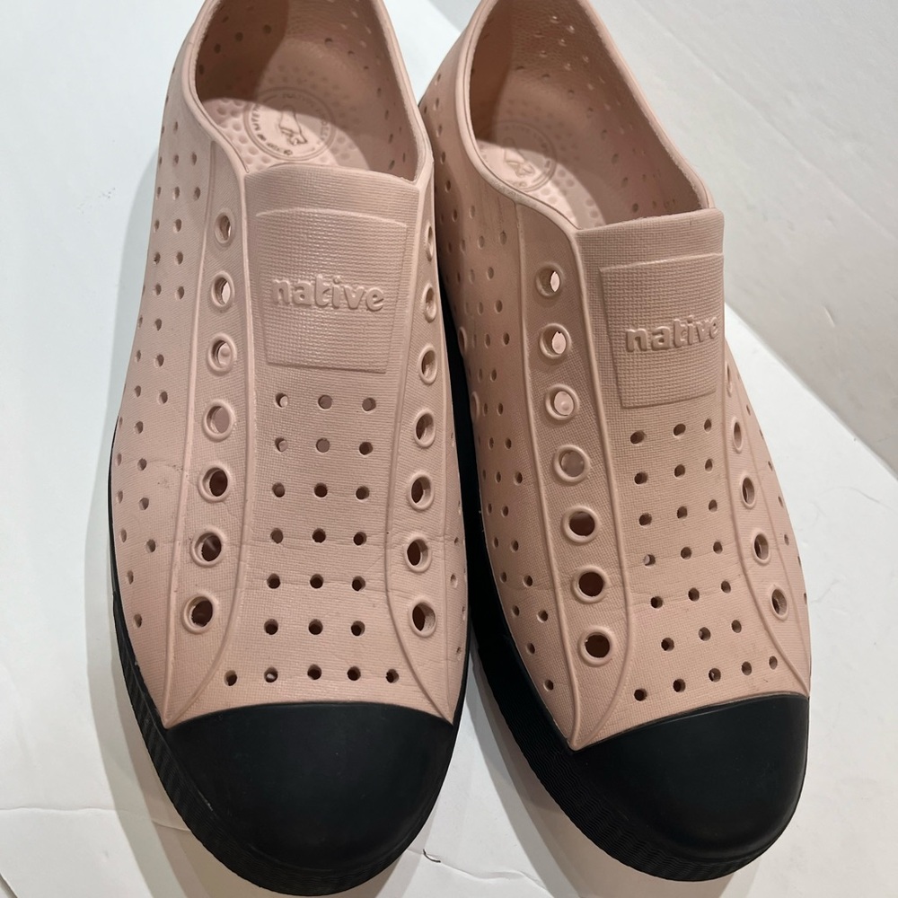 Native adult women’s shoes, size 10, color: pink&black. Hand washable,